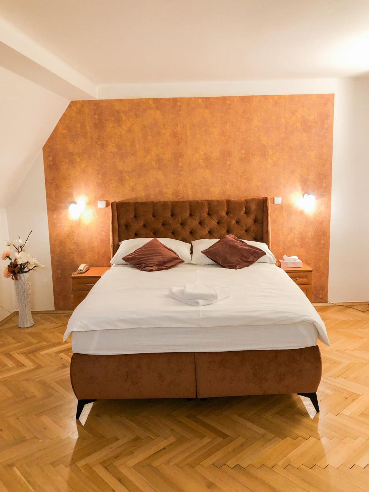 Hotel Trumf Млада-Болеслав Экстерьер фото